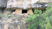 PICTURES/Walnut Canyon Ancients Path/t_Dwellings16 - Looking Up.JPG